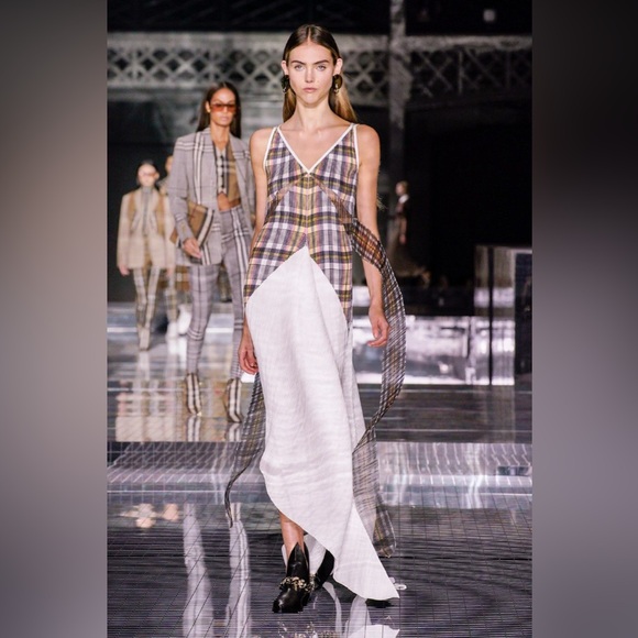 NWT Burberry London Plaid and White Runway Plisse Dress - Picture 2 of 16